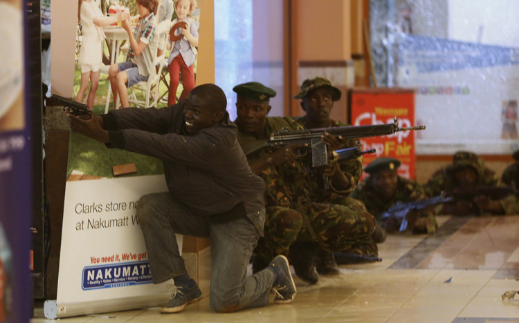 Pénzt kínált a nő, erre agyonlőtték