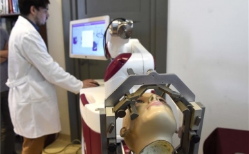 Nagy innováció a robot a magyar egészségügyben