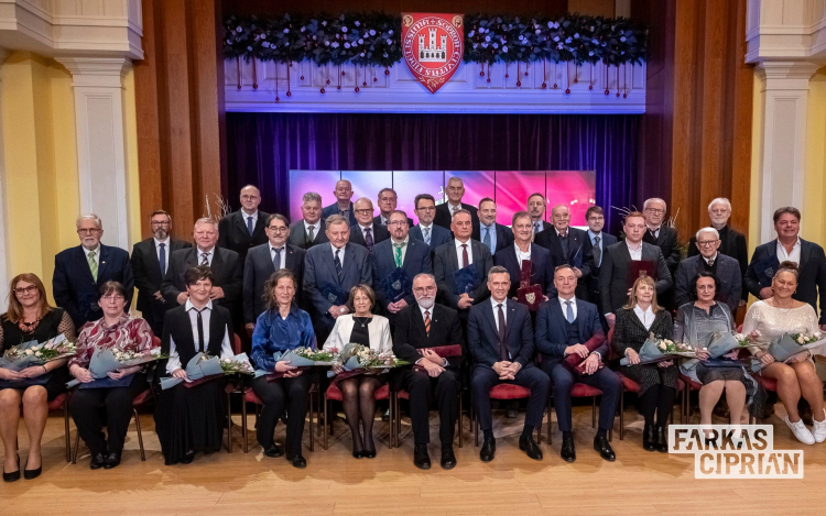 Átadták a városi kitüntetéseket a Hűség Napja alkalmából