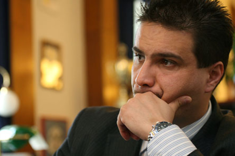 Mesterházy: Orbán mintha másik országban élne