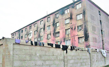 Nagybánya polgármestere nem bontja le a kerítést a roma nyomornegyed körül