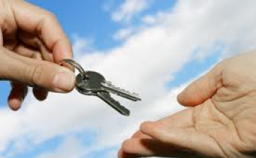 Ingyen kaphatnak állami ingatlanokat az önkormányzatok