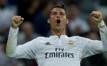 Cristiano Ronaldo focistalányokról szóló Facebook-sorozat producere lesz