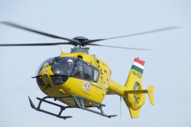 Mentőhelikopterrel szállították a súlyos sérültet kórházba Sopronból