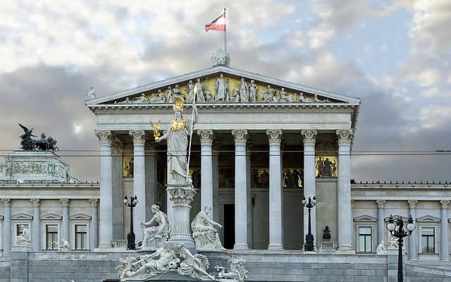 Kurz: az osztrák kormány mindent megtesz, hogy az emberek a lehető leggyorsabban visszaszerezzék a szabadságukat