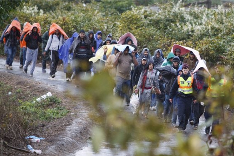 Torlódnak a migránsok a szerb-horvát határon
