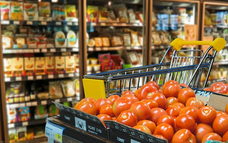 A szerb kormány korlátozta az alapvető élelmiszerek árát, hogy megállítsa az inflációt