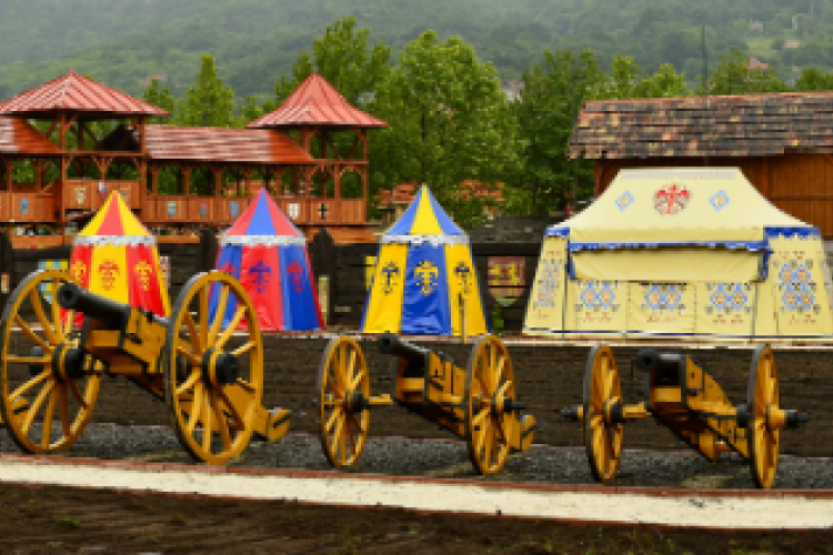 Látogatóközpont épült a sümegi vár tövében