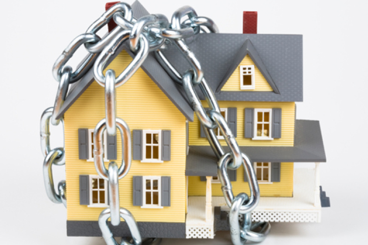 Jön az ingatlanhatóság