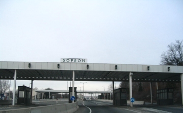Egyelőre zavartalan a közlekedés a soproni határátkelőhelyen