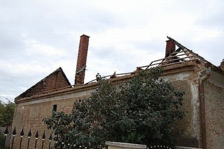 Rokonaira gyújtotta a házat Sopronkövesden