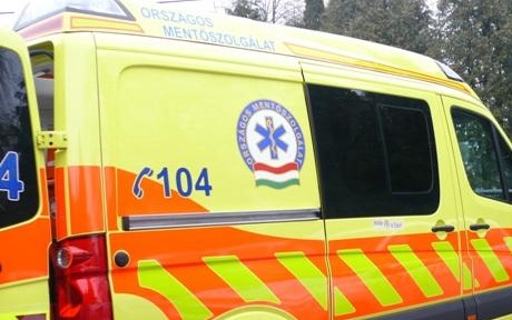 Kilenc embert, köztük gyerekeket vittek kórházba egy dunakeszi tűz után