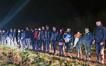 Több mint négyszáz határsértő ellen intézkedtek a rendőrök a hétvégén