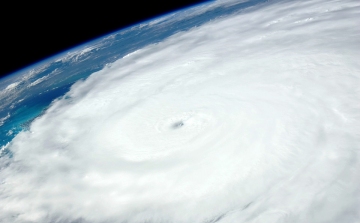 Félmillió euró segélyt juttat az unió a Dorian hurrikán károsultjai megsegítésére