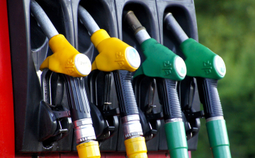 Péntektől tovább csökken az üzemanyagok ára