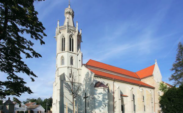 Újraszentelték a csaknem hárommilliárd forintból felújított soproni Szent Mihály-templomot