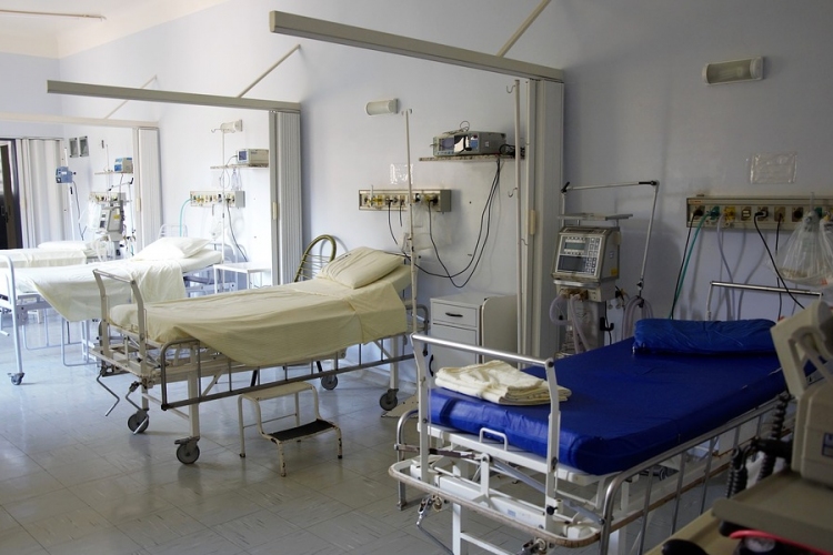 Újabb kórházakban rendeltek el látogatási tilalmat 
