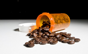 Mi tart ébren a legjobban? Koffein tabletta vagy kávé?