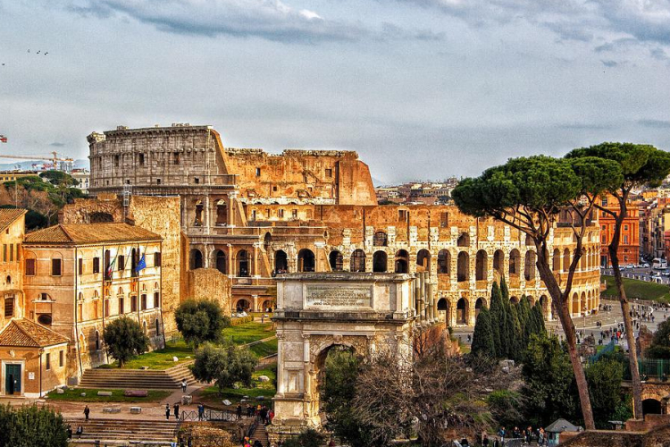 Idén még nem tudják elérni a pandémia előtti turizmus szintjét Olaszországban