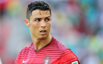 Ronaldo készül a magyar meccsre - válasz helyett eldobta a mikrofont