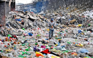Dózerrel takarítják el Európa legnagyobb cigány gettóját