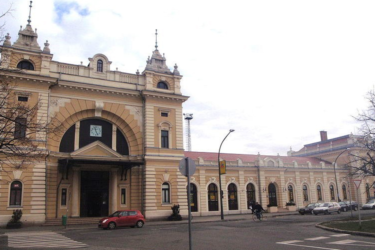 Bombariadó Szombathelyen - Késnek a GYSEV vonatai is